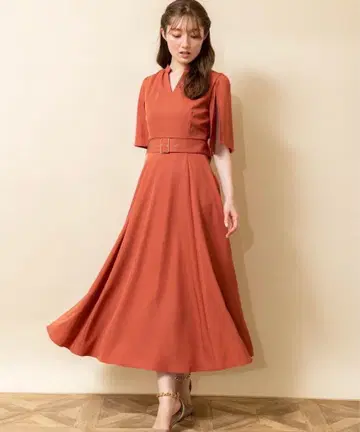 2023SS 만하 Noela 소매 슬릿 원피스