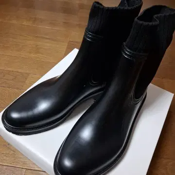 블랙 레인부츠 밴딩과 니트