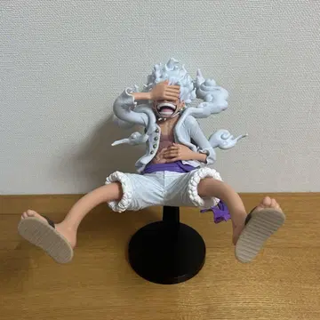 니카 루피 킹 오브 아티스트