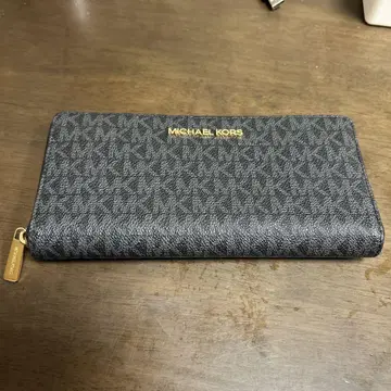 MICHAEL KORS 다크 그레이 장지갑