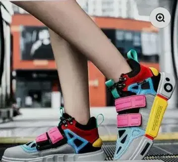 맨해튼 사이버 스니커즈