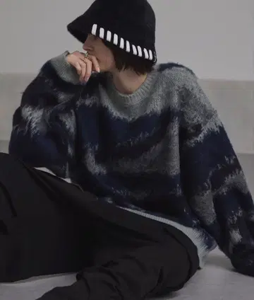 추상 루즈 샤기 니트