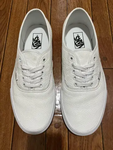 VANS 오센틱 화이트 가죽 스니커즈