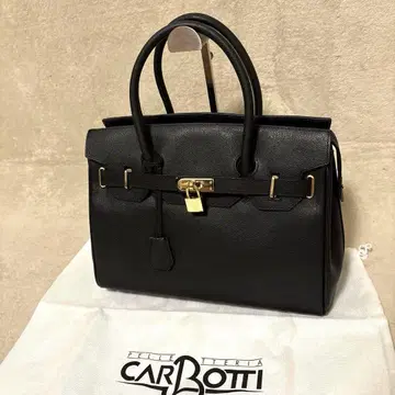 새상품급 CARBOTTI 핸드백 카데나 자물쇠 블랙 금장 장식