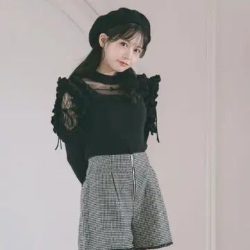 반짝반짝 숄더 프릴 니트 Meltie 블랙