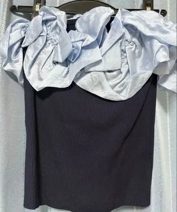 LILY BROWN 데코라티브 오프숄더 니트 네이비