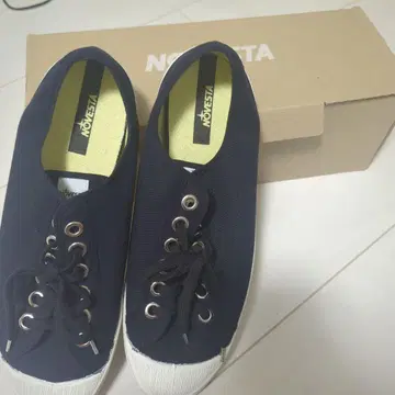 NOVESTA 블랙 스니커즈