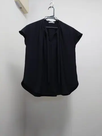 theory luxe 블랙 반팔 셔츠 032