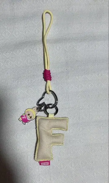 F형 스트랩 캐릭터 포함
