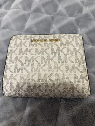 MICHAEL KORS 이단 접이식 지갑 MK 로고
