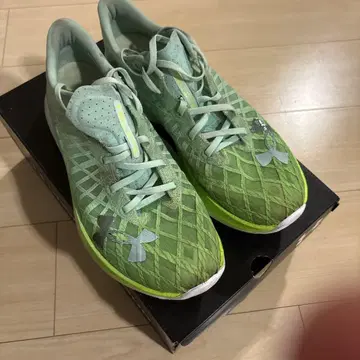 언더 아머 러닝화 그린