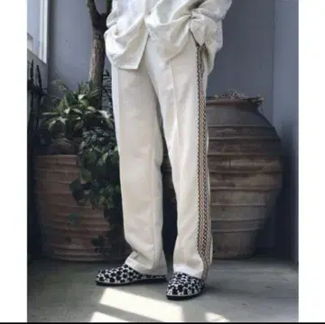 트로와니에 화이트 사이드 스트라이프 팬츠