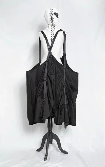 alice auaa 21ss DIR EN GREY 쿄 착용
