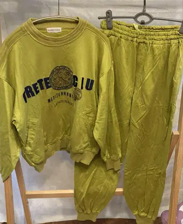 LANGUEDOC 라임 그린 스웨트 셔츠와 팬츠 세트