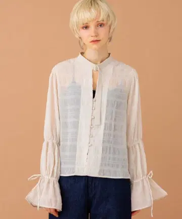 UNITED TOKYO 레트로 셔링 블라우스