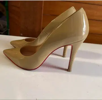 베이지 스틸레토 하이힐 펌프스
