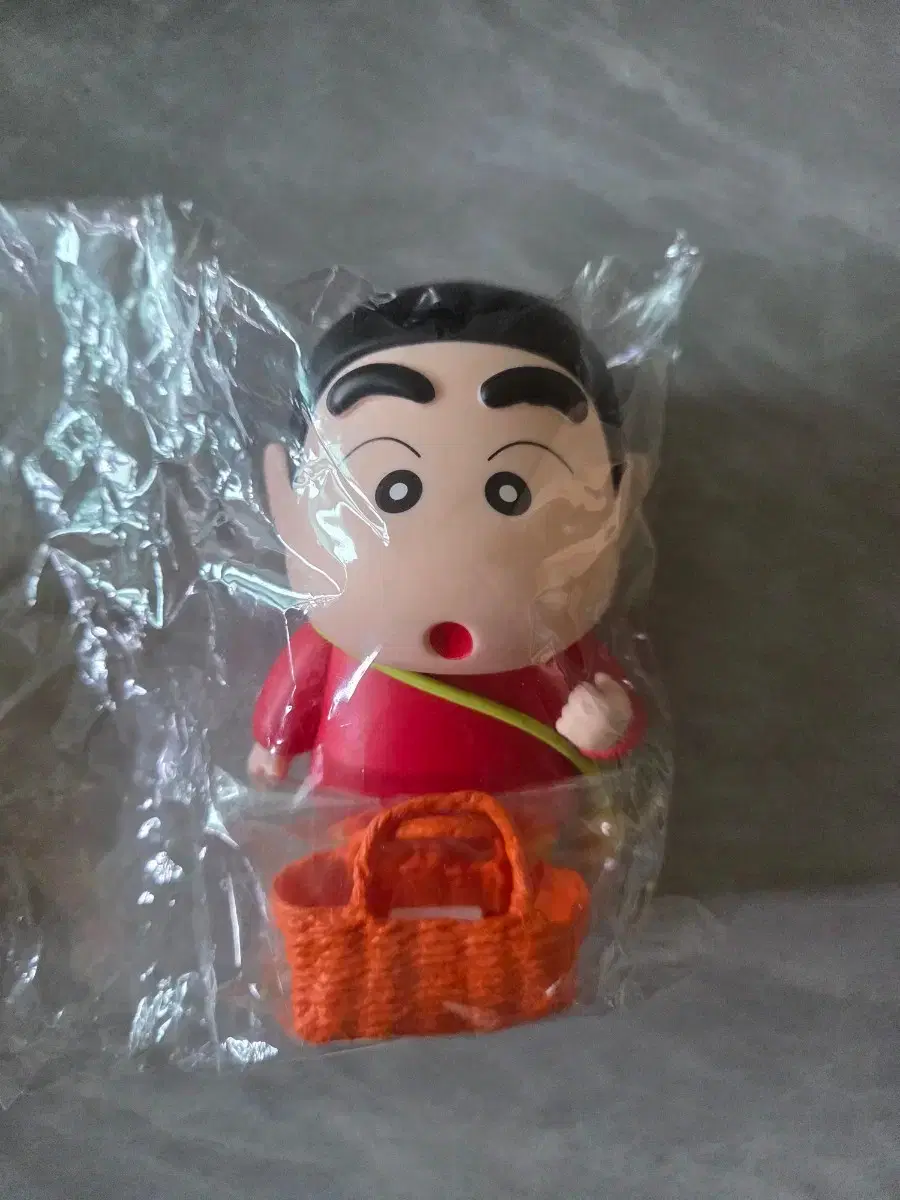 Crayon Shin-chan Shopping Basket Figure