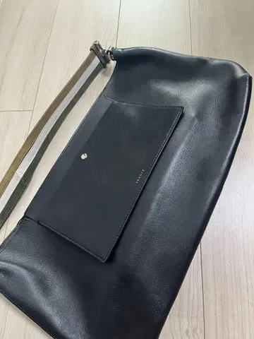 블랙 가죽 숄더백