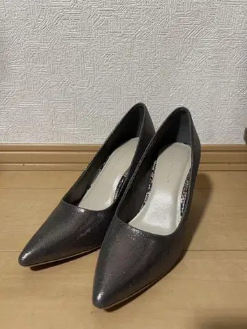 그레이 스틸레토 하이힐