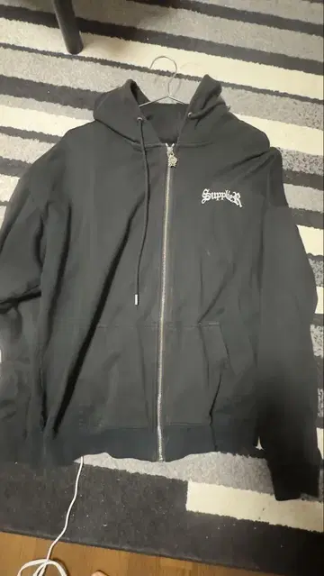 Supplier 후드티