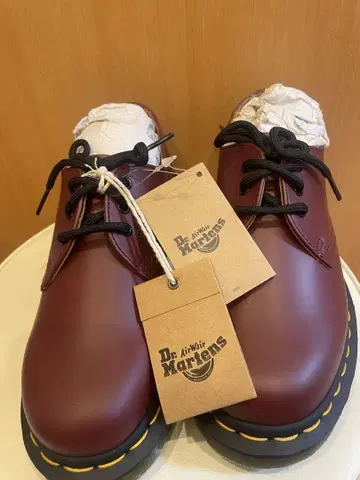 Dr. Martens 버건디 로퍼