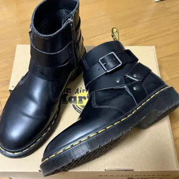 Dr. Martens 하네스 부츠