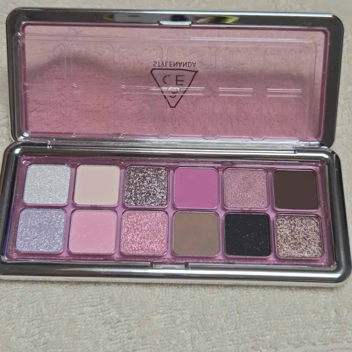 2021년 4월 뷰티뉴스] 바이레도(BYREDO), '프리즈믹 아이섀도우 팔레트 18컬러' 신상 메이크업 라인 출시, image size:1200x1200