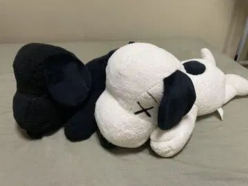 새상품급 KAWS SNOOPY 2체 set 봉제 인형