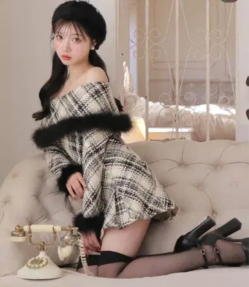 완판템 M me eme 오프숄더 로빙 체크 미니 원피스