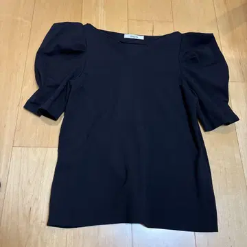 SNIDEL 블랙 퍼프 슬리브 상의 ONE SIZE
