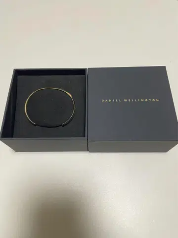 DANIEL WELLINGTON 골드 뱅글 기프트 박스 포함