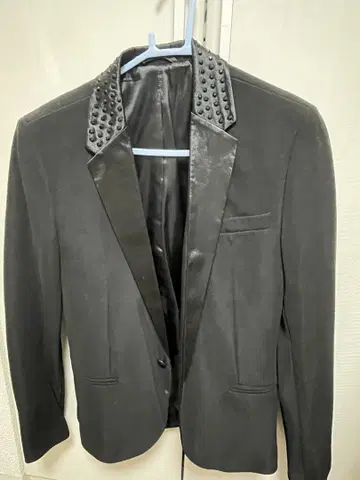 ZARA MAN 스터드 장식 블랙 테일러드 자켓