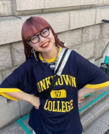 메쉬 칼리지 로고 TEE