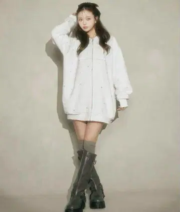 다리치 darich DD 로고 비쥬 지퍼 후드티 화이트 F