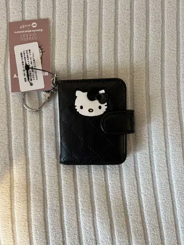 LOWRYS FARM HELLO KITTY 퀼팅 프로필북 블랙