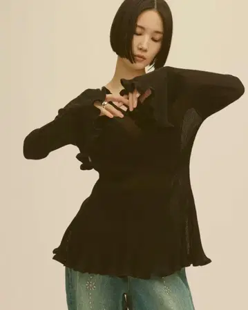 아메리빈티지 SHEER FRILL V NECK KNIT TOP