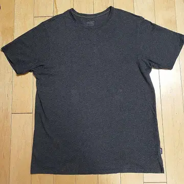 [ 새상품급 ] Patagonia L 사이즈 T셔츠 (다크 그레이)