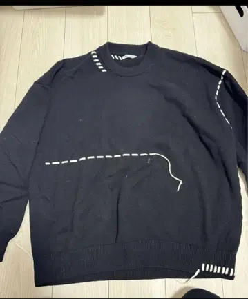 [ 완판템 ] ZARA 블랙 스티치 디자인 니트 XL