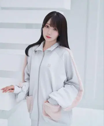 로제 뮤즈 fake fur point big trackj 후드티만