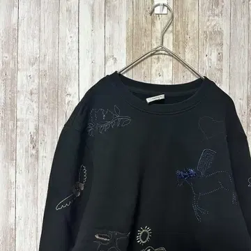 CARVEN 자수 블랙 맨투맨