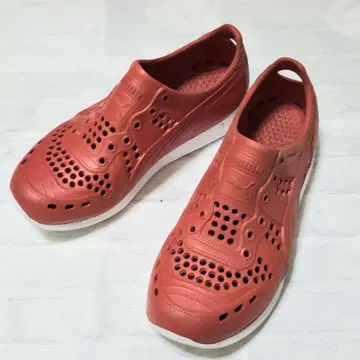 Puma 메쉬 디자인 샌들 레드