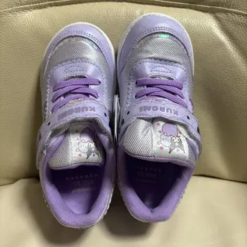 문스타 산리오 쿠로미 스니커즈 18cm 새상품 약간의 얼룩 있음