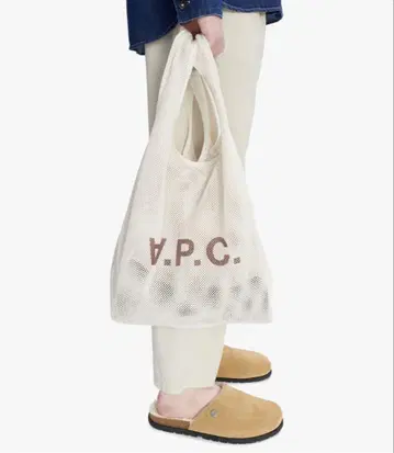A.P.C. 아이보리 메쉬 토트백