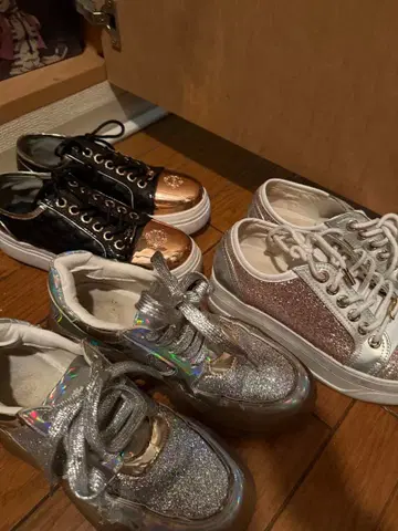 rady 부츠, 스니커즈 4세트