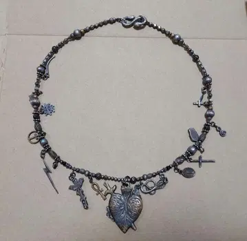 gunda 오라티오 목걸이 hyde 착용 orationecklace