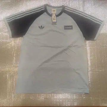 [ 미사용 새상품 ] Oasis x Addidas 공식 T셔츠 L 사이즈