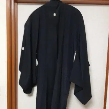 맞춤 3개 문양 들어간 블랙 고급 긴 겉옷, 양장에 가볍게