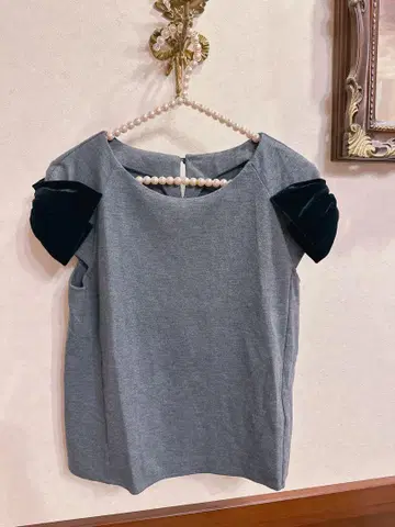 유니버셜 뮤즈 티셔츠