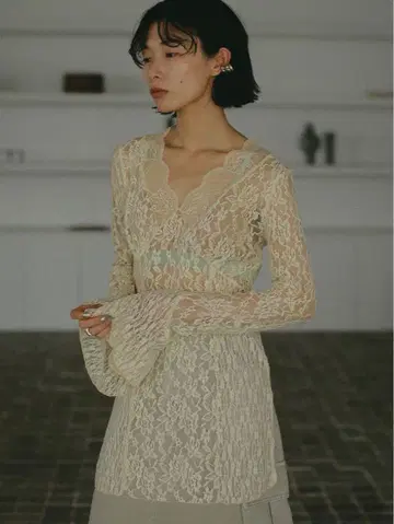AMERI COMBINATION LACE TOP 아이보리