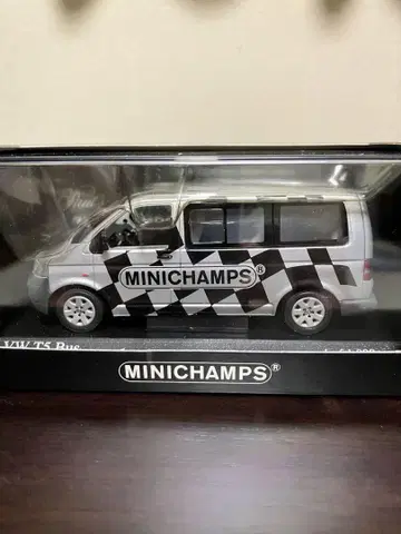 레어 1/43 MINCHAMPS 사양 VW T5 Bus